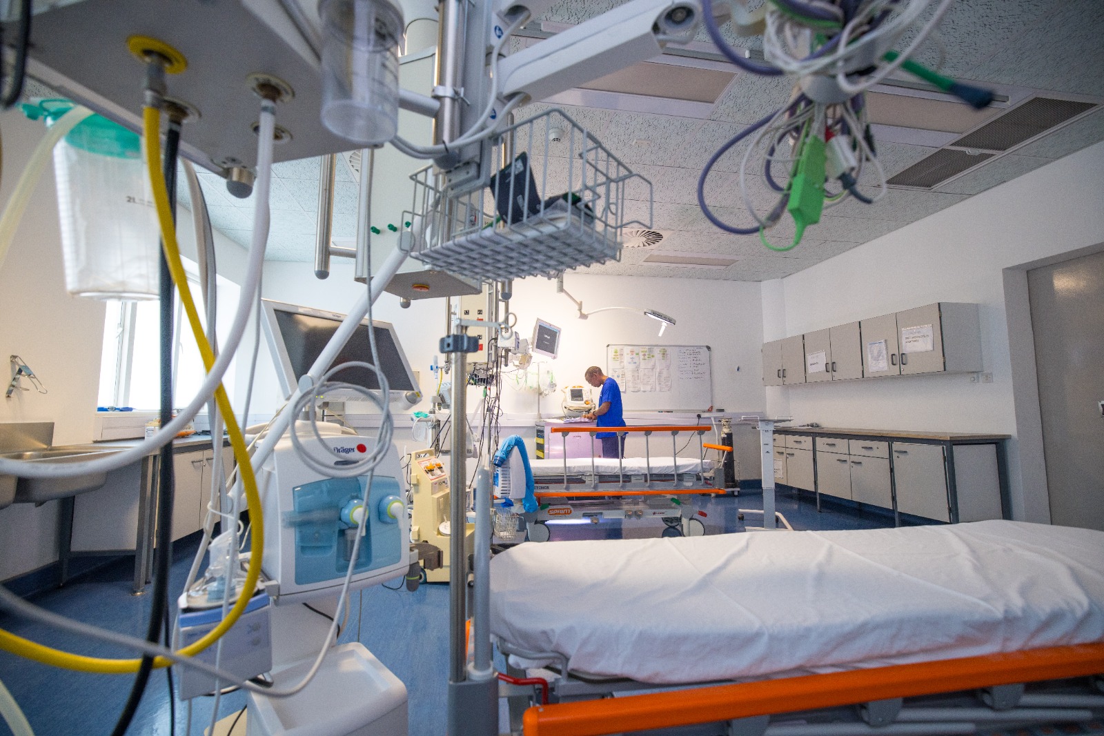 Power, Profits and Prescriptions : Inside The Elite Capture of Botswana’s Health System