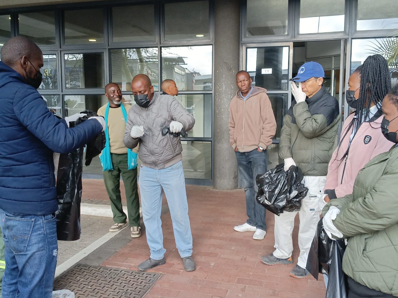 Ntshe house vendors embark on cleaning campaign